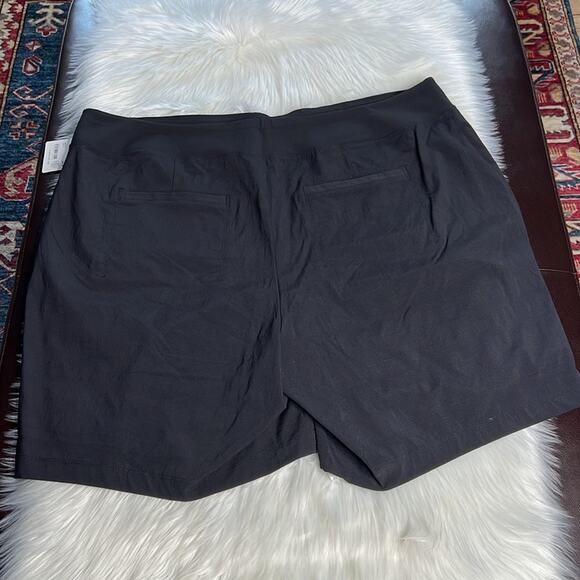 Athleta Black Plus Size Trekkie North Bermuda Shorts - Picture 6 of 7